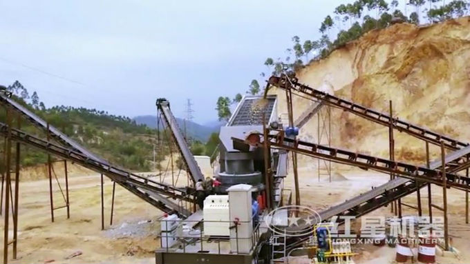 圓錐式移動破碎站運行狀態(tài)展示