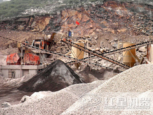 石英巖制砂生產(chǎn)現(xiàn)場(chǎng)
