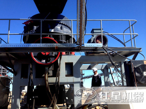 圓錐破碎機現(xiàn)場