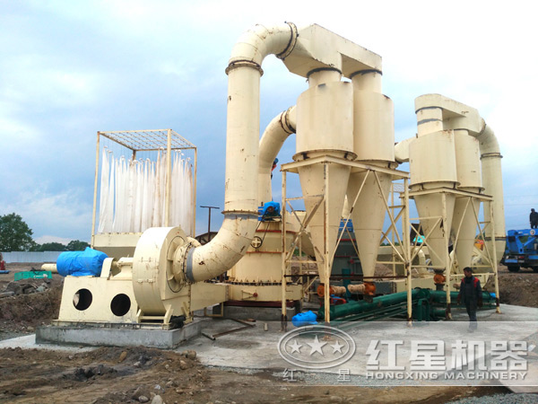 雷蒙磨粉機(jī)現(xiàn)場