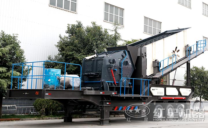 反擊式移動(dòng)式破碎機(jī)設(shè)備實(shí)拍