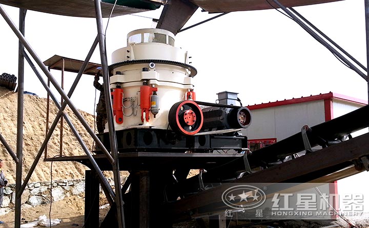 液壓圓錐破碎機生產現場