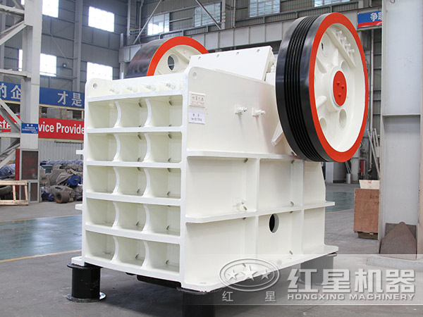 玄武巖鄂式破碎機(jī)實拍