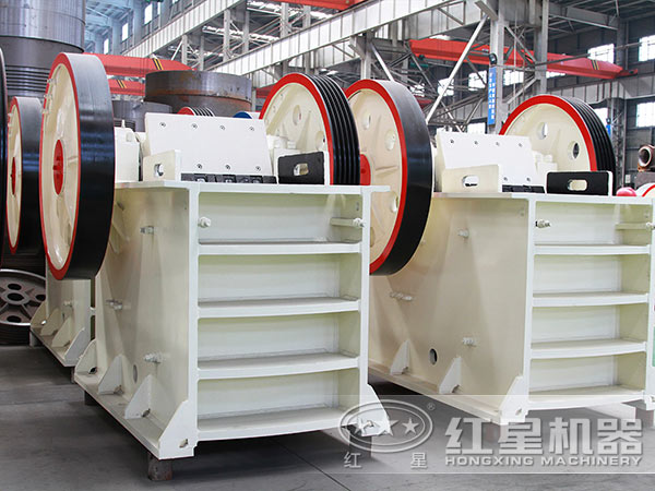 玄武巖鄂式破碎機(jī)實拍