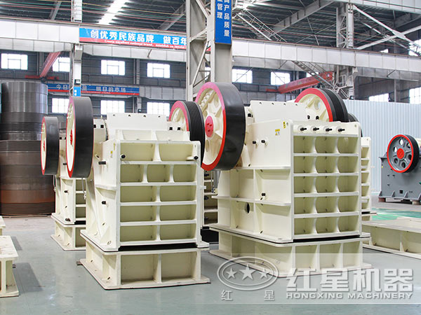 鵝卵石顎式破碎機實拍