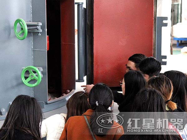 石頭磨粉機用戶參觀廠區