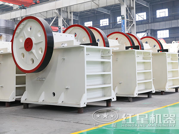 海泡石顎式破碎機(jī)設(shè)備實(shí)拍