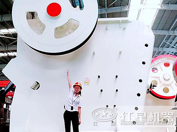 細碧巖顎式破碎機實拍