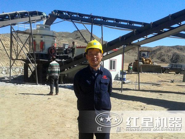 紅星技術人員到花崗巖破碎生產現場走訪留念