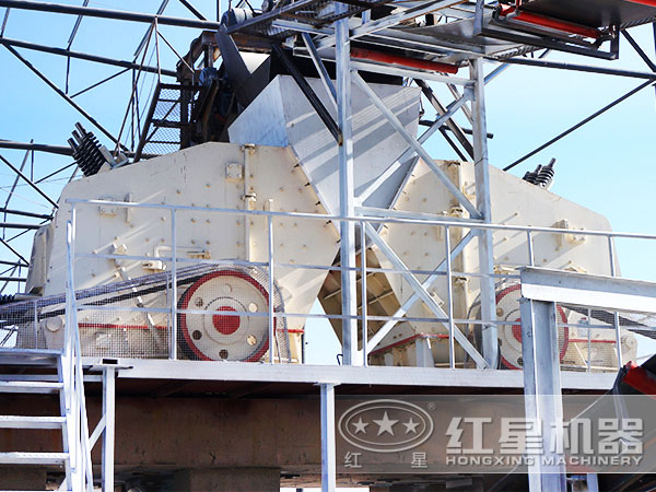 00噸/小時高速路用的固定式機制砂生產線之1315反擊破特寫