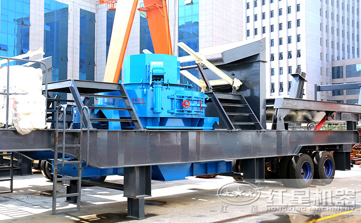 廠區內的大型移動制砂機半成品實拍