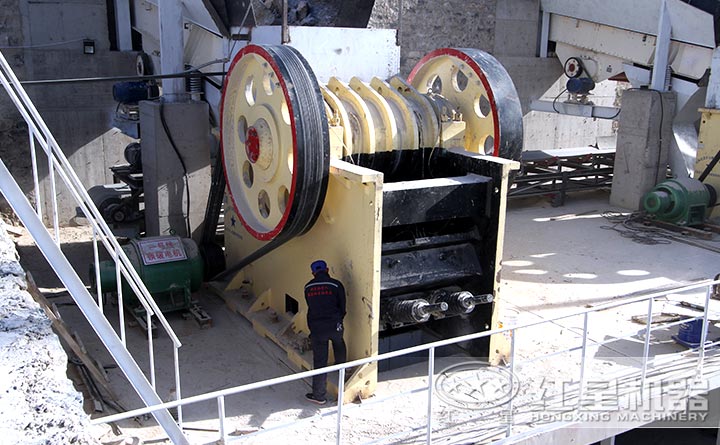 花崗巖粗碎機(jī)：鄂式破碎機(jī)