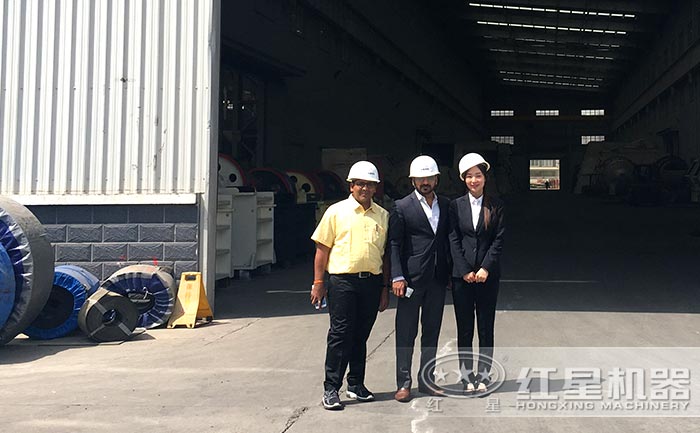 日產600噸的石頭制砂機用戶參觀紅星廠區