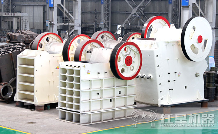 鄂式破碎機車間實拍