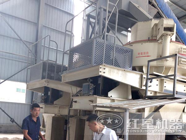 紅星莫來(lái)石制砂機(jī)生產(chǎn)現(xiàn)場(chǎng)