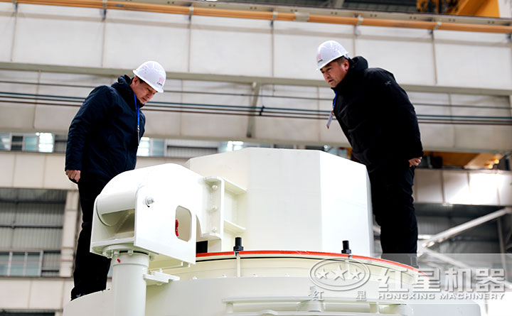 來廠客戶近距離參觀機器