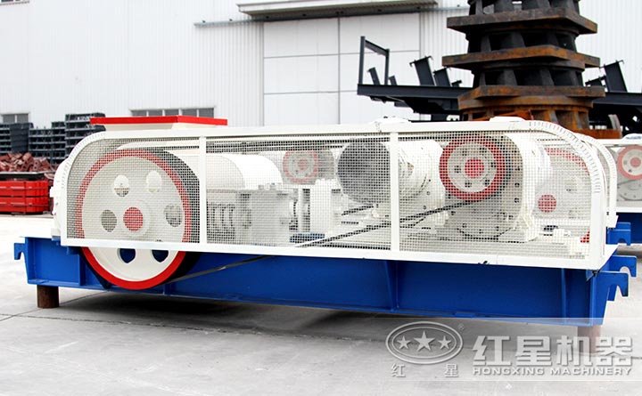 輥式破碎機實拍