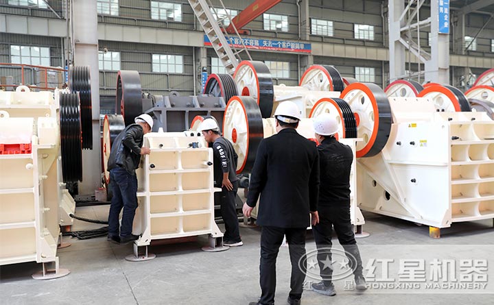 用戶參觀建筑肥料破碎機廠區