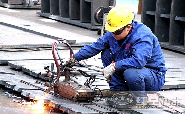 對(duì)每一個(gè)零件都精益求精