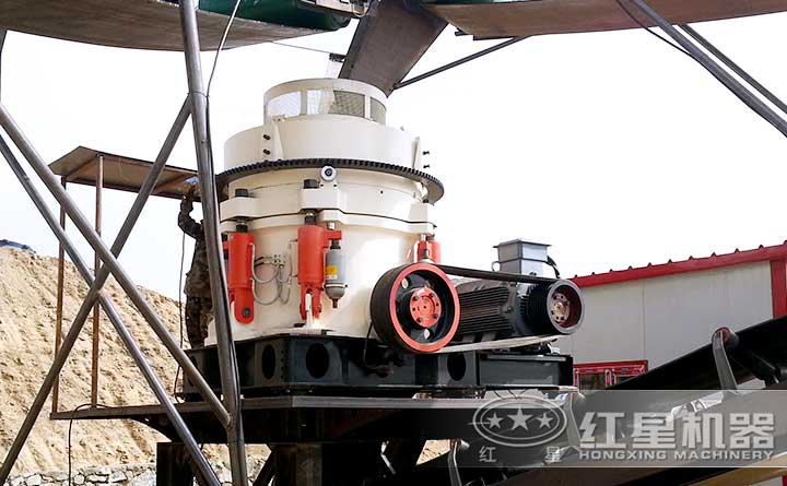 圓錐破碎機(jī)現(xiàn)場(chǎng)