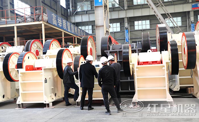 用戶考察玄武巖破碎設備廠區