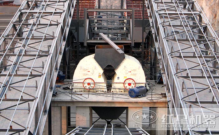 紅星機(jī)制砂錘式破碎機(jī)用戶現(xiàn)場(chǎng)