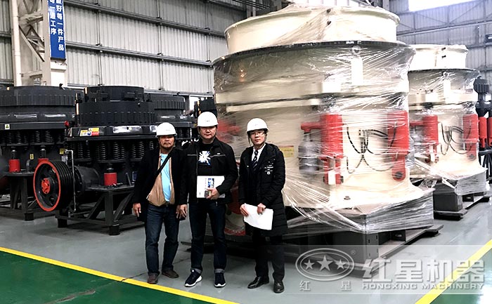 用戶考察大型圓錐式破碎機設(shè)備