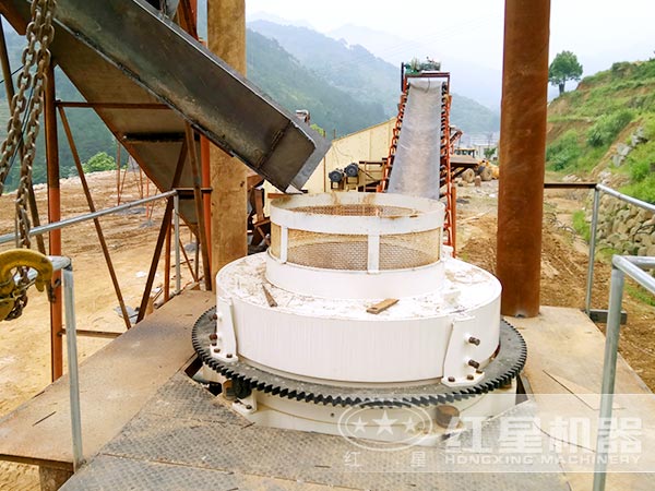山東客戶VSI-7611制砂機工作現(xiàn)場