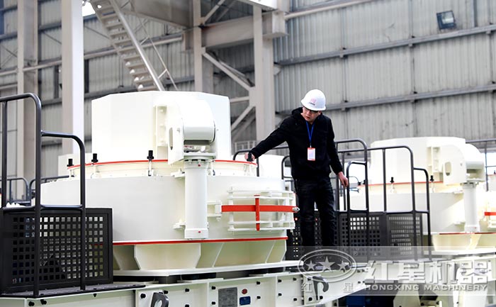 用戶考察紅星河卵石制砂機設備現場