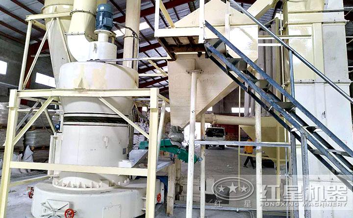 雷蒙磨粉機(jī)現(xiàn)場(chǎng)