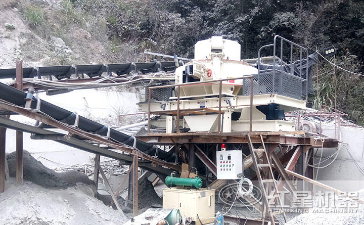 制砂機(jī)打砂現(xiàn)場(chǎng)