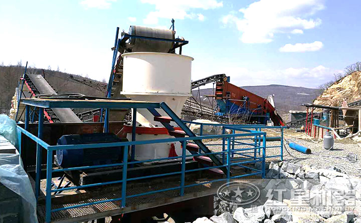 單缸圓錐破碎機現場展示