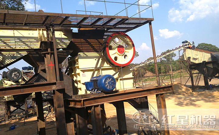 石灰巖破碎現場