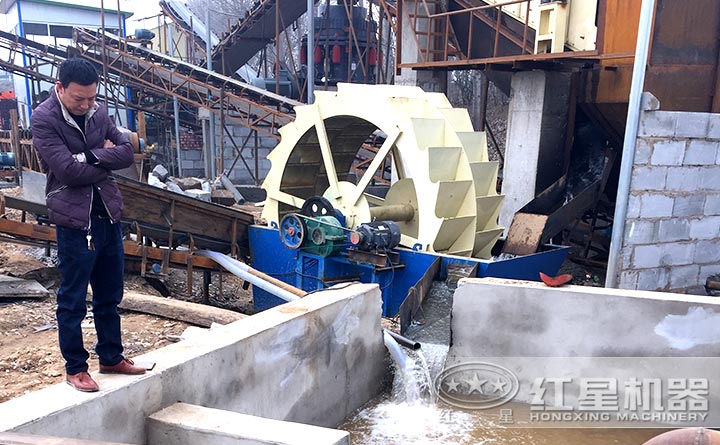 設置沉淀池，加入絮凝劑可實現水循環，節約用水