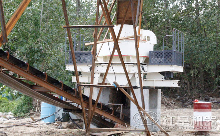 鵝卵石制沙現(xiàn)場(chǎng)實(shí)景