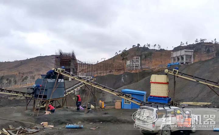 立式復(fù)合破碎機(jī)加工鵝卵石客戶現(xiàn)場(chǎng)