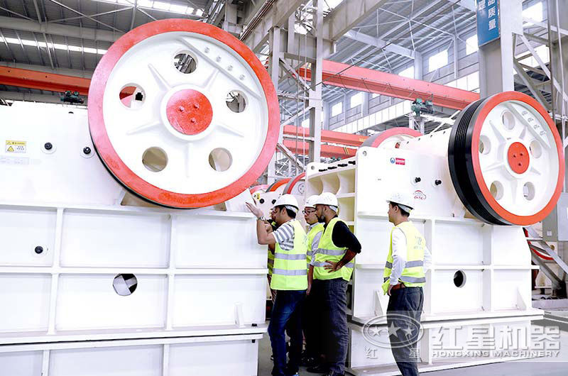 各種型號的碎石機可供客戶參觀