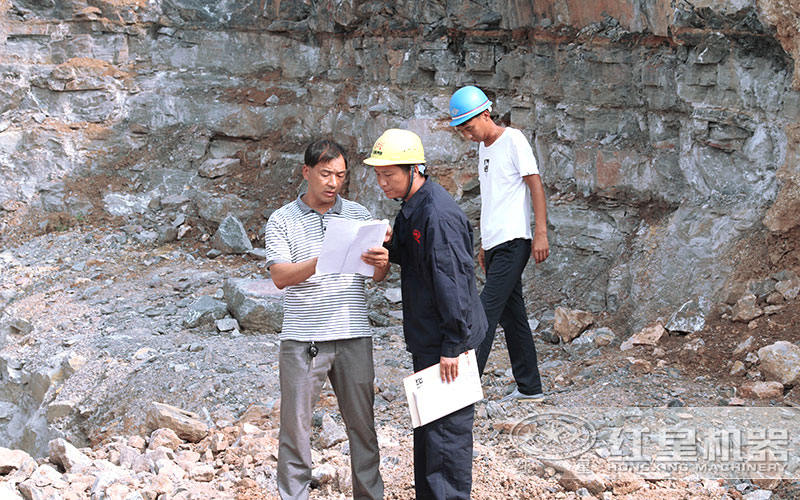 紅星機器售后人員到現(xiàn)場為客戶指導(dǎo)安裝