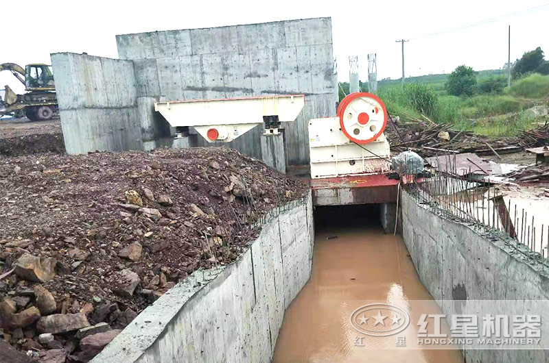 大型顎式破碎機設備應用現場